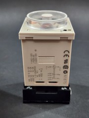 Omron H3CR-A8 Solid State Timer 100-240VAC w/ Allen Bradley 700-HN125 Base