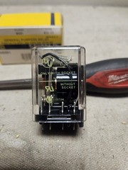 SQUARE D 48081 class 8501 Type KU-13 Series C contacts 3PDT 10A 24v 50/60Hz