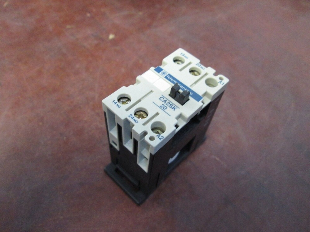 Telemecanique Control Relay CA25K20 500V 10A 24V Coil Used