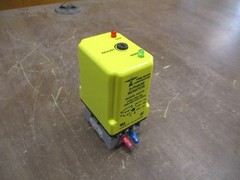 Time Mark 3-Phase Monitor A257B 380-480VAC 60Hz w/ Base *Cracked Corner* Used