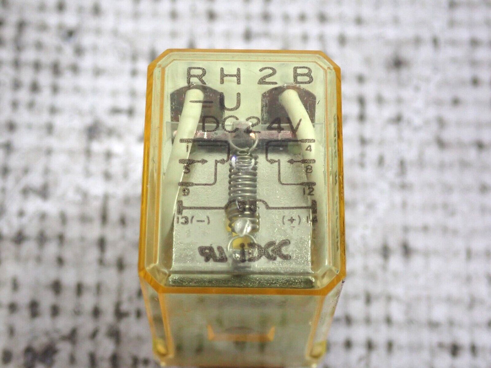 IDEC RH2B-U Relay DC 24V 8 pin