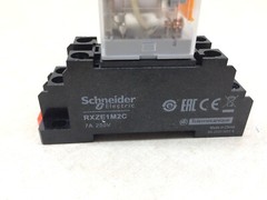 Lot of 2 Schneider Electric RXM2LB2BD 24VDC Relay RXZE1M2C Base Socket