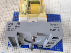 IDEC RR2P-U 120VAC Cube Relay With SR2P-06 10Amp 300 Volt Terminal Base Lot Of 2