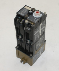 Allen-Bradley 700-PT + 700PT400A1 + 700P400A1 AC Relay with Time Delay Unit