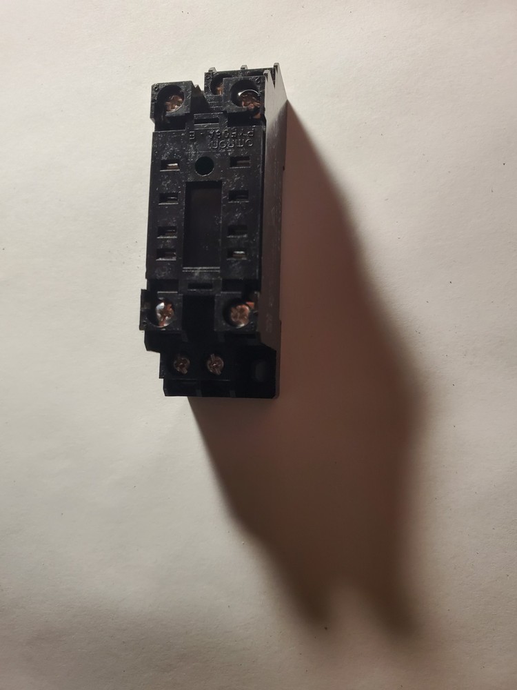Omron PYF08A-E Relay Socket Base 7A 250VAC DIN Rail mounted