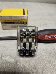 SQUARE D 48081 class 8501 Type KU-13 Series C contacts 3PDT 10A 24v 50/60Hz