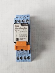 Allen-Bradley 700-HC14A1 Ice Cube Relay 120VAC Series D W/ S9-M Base Spain Used