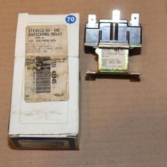 One STEVECO White Rodgers 90-342 W-R/RBM TYPE 91 RELAY 2PDT 208/240VAC COIL BU70