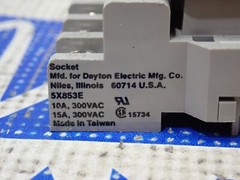 Allen Bradley 700-HB33Z24-4 Relay Ser A 24VDC With socket Base 5X853E