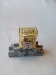 Idec RH1B-U DC 24V Relay W/ Idec SH1B-05 10A 300V Socket Base