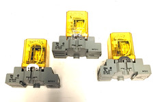 IDEC RELAY & SOCKET BASE, RR3B-U DC24V, 300 V, 24 V DC, LOT OF 3