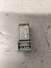 Allen Bradley Tube Base Relay 700-HA33Z24 Ser C W/ Base 700-HN101 Ser C I-240
