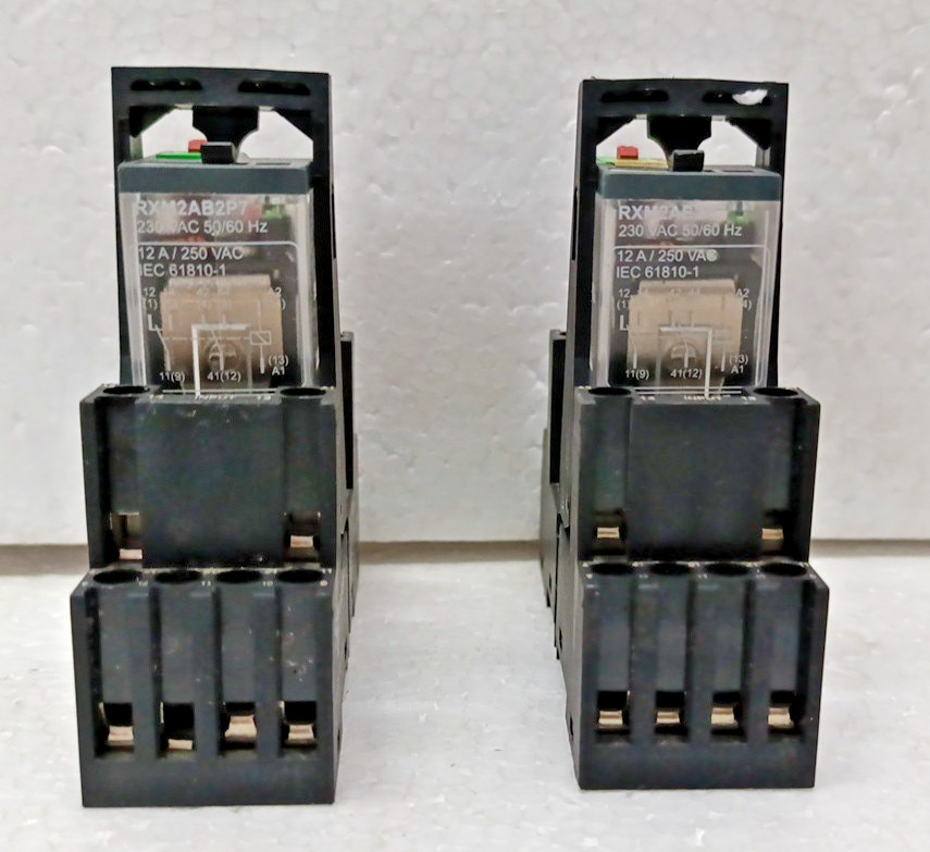 Schneider RXM2AB2P7 230 VAC 12 A Relay With Base RXZE2M114M Lot of 2 Pcs Used