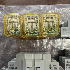 Lot 3 IDEC RH2B-U DC 24V, 8-Pin, 10 Amp, Plug-In Cube Relay with idec sh2b-05