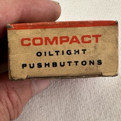 New In Box Cutler Hammer E30KLA4 Pushbutton Contact Block Oil Tight 600V