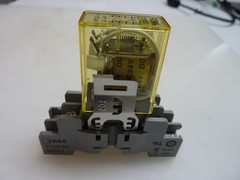 Idec RY2S-U Relay DC24V w/ Socket SY2S-05 7A 300V (31412)
