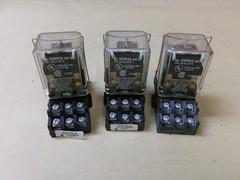 Cutler Hammer D5PR2A Relay W/Base 10A 1/4 HP 120V , 10A 1/2 HP 240V , Coil 120
