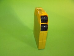 PILZ PNOZ S4.SAFETY RELAY.24VDC.3N/O.1N/C.750104.YOM2015.USED