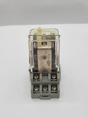 Square D 8501KUD12 Relay w Socket 10A 240V 8Pin 24V Coil Series C Form M1P14