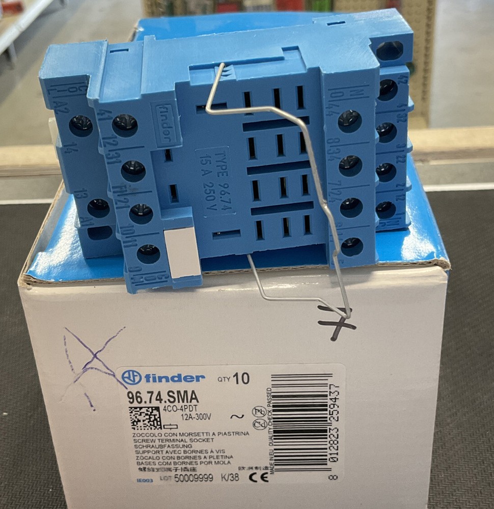 96.74.SMA – SCREW TERMINAL SOCKET – 12A 300V AC – 4PDT
