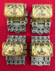 IDEC RELAY RH4B-UL D DC24V w/ BASE SH4B-05C 300V 10A – 1 LOT QTY 4