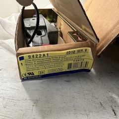 New SQUARE D Disconnect With Handle 9422CFT11 Series A 9422A1 Series B