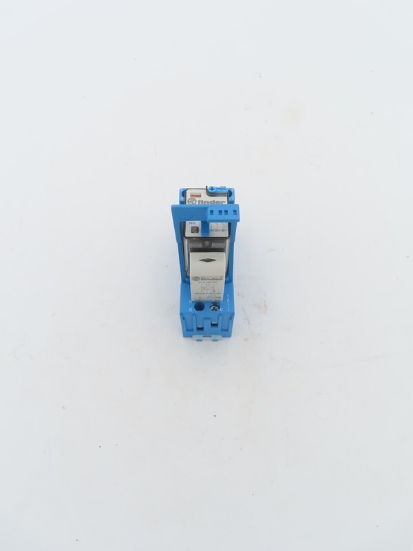 Finder 55.34.9.024.0040 Relay + Socket 94.04 + 99.02.9.024.99 Display