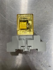 IDEC SY2S-05 24910 RELAY & RY2S-U RELAY SOCKET