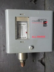 JOHNSON CONTROLS PRESSURE CONTROL P70JA-49 600 VAC 16 AMP 50/500 PSIG