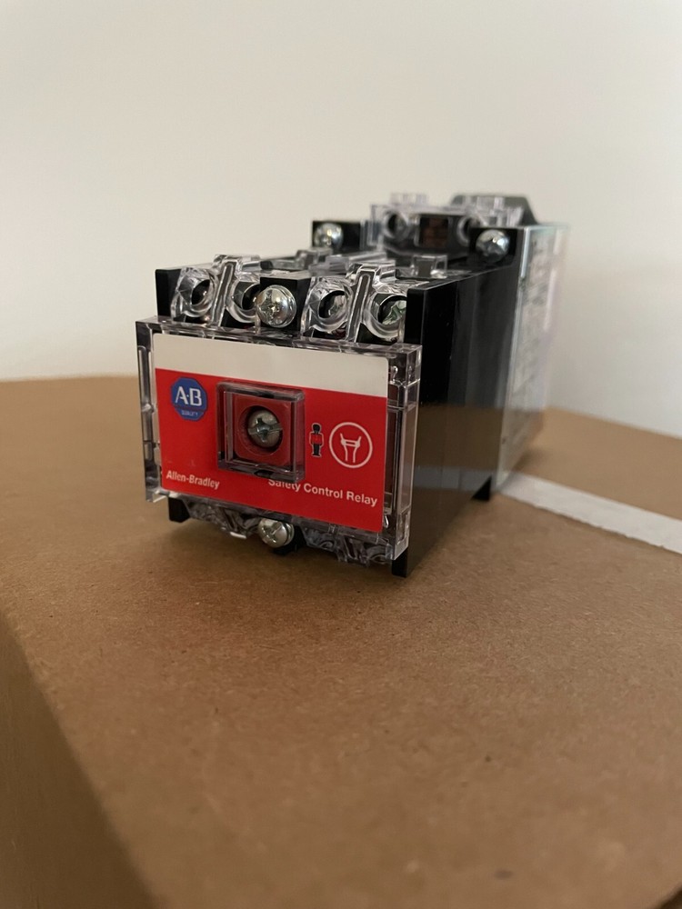 Allen Bradley NEMA 600v Safety Relay DC Coil 700S-DCP440Z24