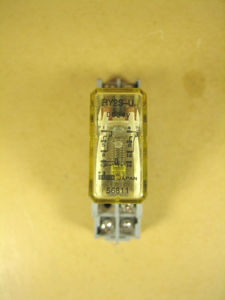 Idec RY2S-U w/ Socket SY2S-05