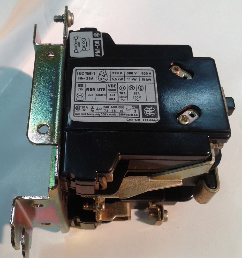 Telemecanique ND1-DB 1004 110V 50Hz relay ND1DB1004 Schneider