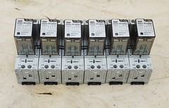 Allen Bradley 120VAC 4-pole Double Throw Relay 700-HC14A1 w/ 700-HN104 Base