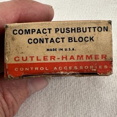 New In Box Cutler Hammer E30KLA4 Pushbutton Contact Block Oil Tight 600V