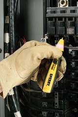 Adjustable Non-Contact Voltage Sensor 12-1000V AC with Visual & Audible Alerts