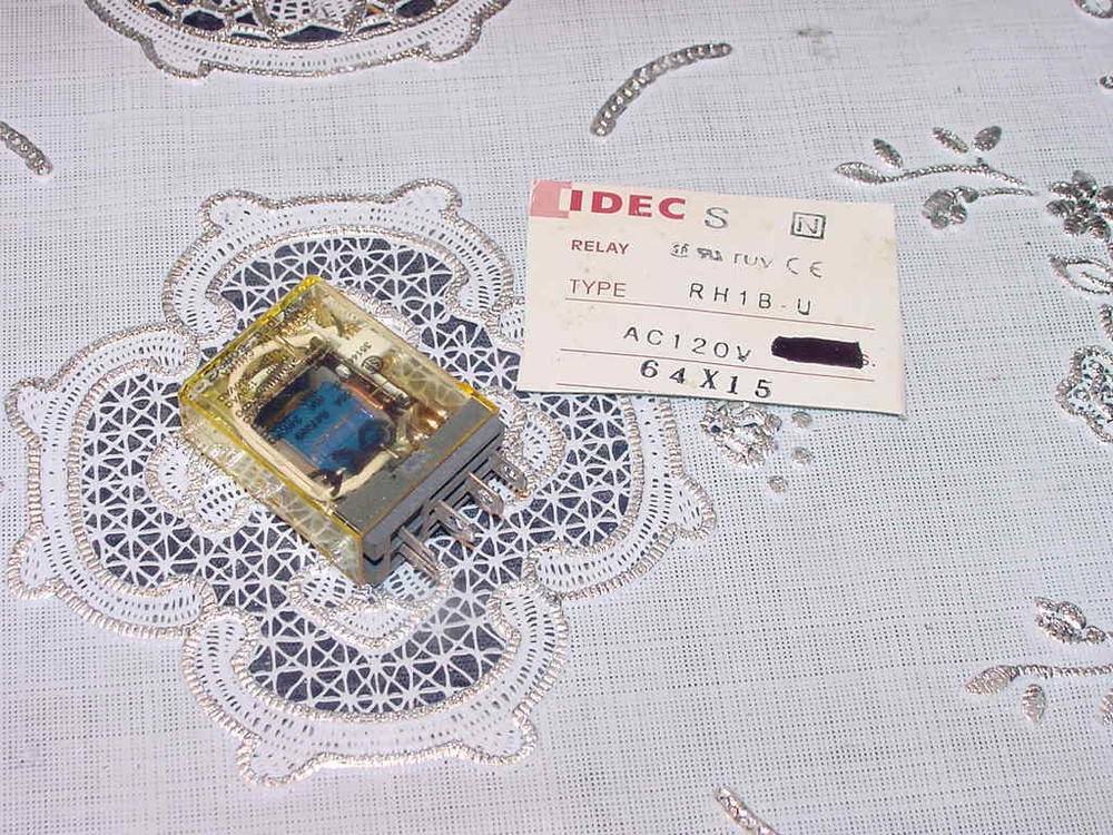IDEC RH1B-U, RH1B-UAC120V Power Relay, SPDT, 120VAC, 10A, PLUG in, 64 X 15 NEW!