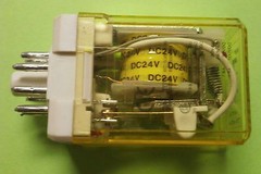 IDEC RR2P-UL RELAY DC24V
