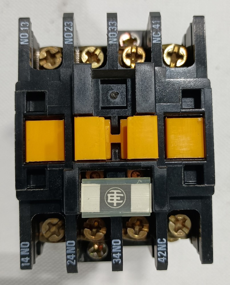 NEW CA2DN131JVA60 Telemecanique Control Relay 10A 600V AC 3 NO 1 NC 24V AC Coil