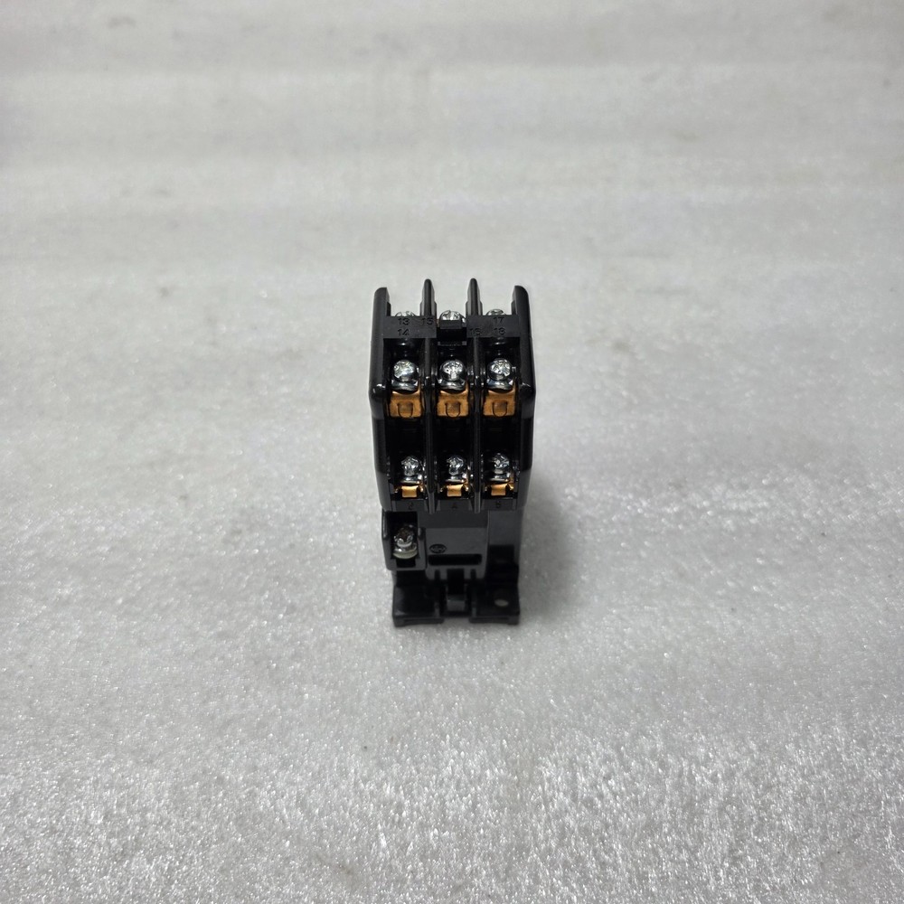 FUJI ELECTRIC SRC50-2U/X (3A3B) SAFETY RELAY MODULE 380-440V