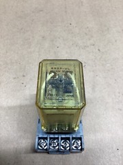 Idec RR2P-UL Relay W/ Idec SR2P-06 #4003M77