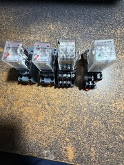 Lot of 4 Relays with Bases-Omron-Mxuteuk