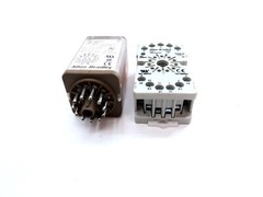 Allen-Bradley 700-HA33A1 SER C Relay with AB Base 700-HN101