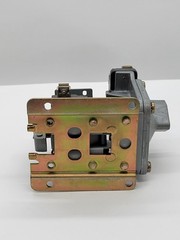 Square D 9050 A010D Pneumatic Timing Relay 600V Series A 120/110V Coil