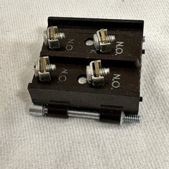 New In Box Cutler Hammer E30KLA4 Pushbutton Contact Block Oil Tight 600V
