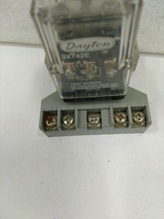 DAYTON 3X742E 120 V 10 A 50/60 HZ RELAY W/ SOCKET 6X156E BASE 10A 300VAC(7C2UP