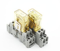 2x Idec SY2S-05C 7A 300V Relay Socket + 25810 DC24V Plug In Relay Relay -used-