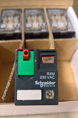 Schneider Zelio box of 6pcs Plug in Relay RXM2AB2P7 12A coil