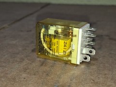 NEW IZUMI RH2B-U RELAY DC24V Fast Shipping