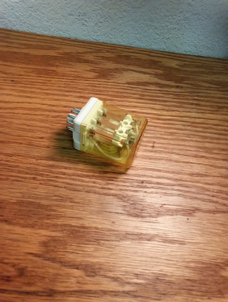 Idec relay RE3PA-U AC24V
