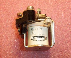 QTY (1) PA24VDC KUHNKE OPEN FRAME POWER RELAY 24V NOS